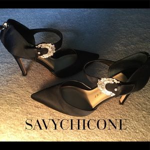 💋WORN ONCE GORGEOUS CRYSTAL EMBELLISHED HEELS